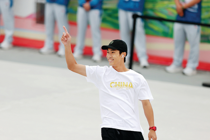 十五运会滑板决赛在惠州收官参赛选手奋力拼搏展现运动的魅力与激情